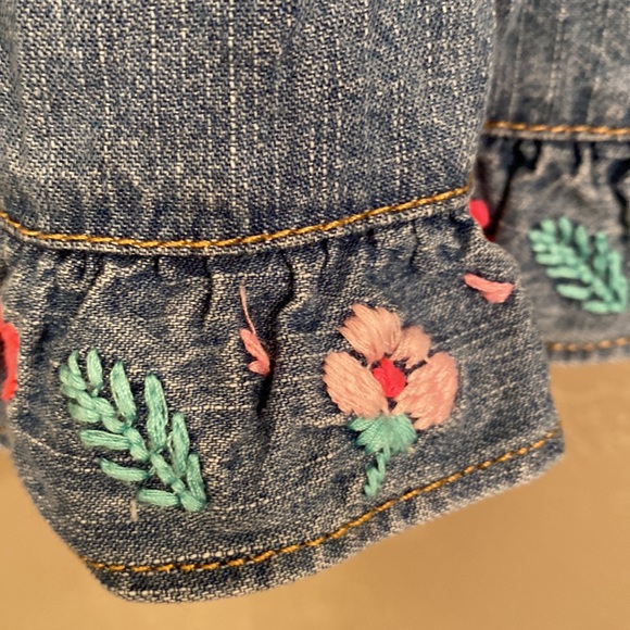 Oshkosh denim dress with embroidered flowers - Picture 2 of 4
